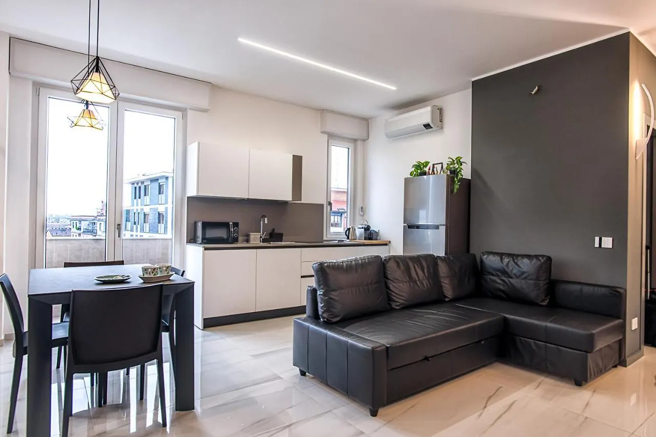 New & Bright Balcony Flat By Central Station Apartment Milan